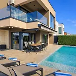Rose Villa *