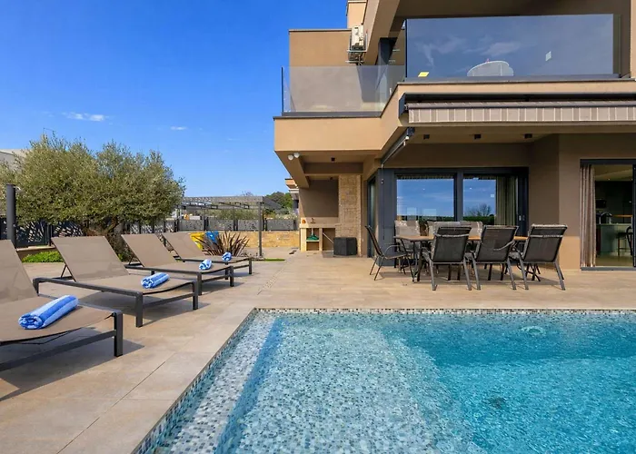 Rose فيلة بوريتش